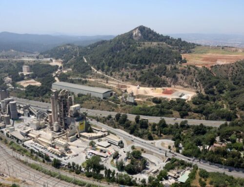 Patronal y sindicatos de la industria cementera catalana defienden la continuidad de la fábrica de Montcada i Reixac